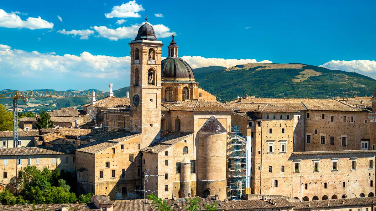Scoprire Urbino: Musei, Parchi e Gite Fuori Porta