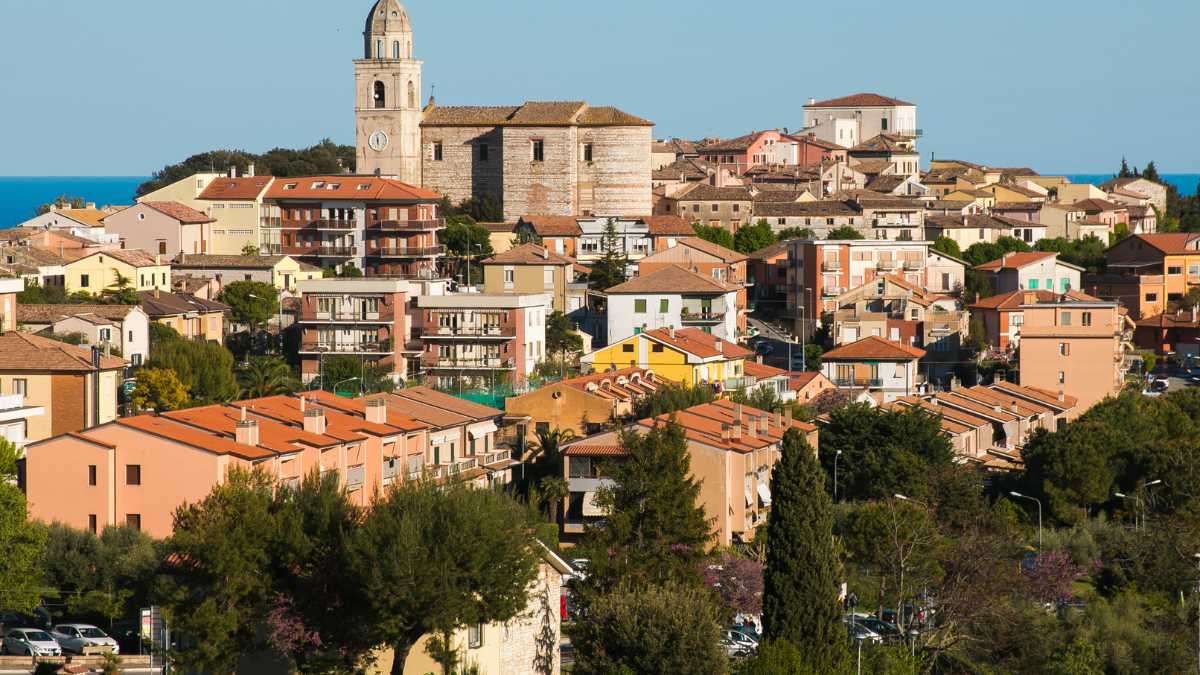 Come Arrivare a Sirolo: Guida Pratica alla Perla del Conero