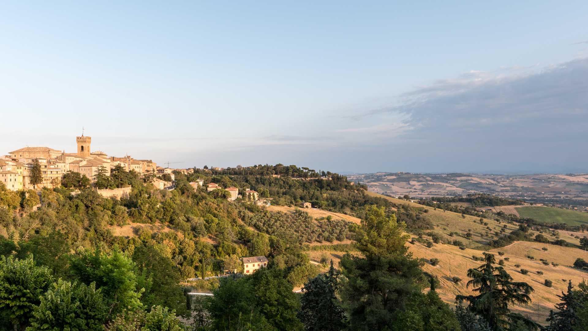 Guida Completa per Raggiungere Recanati, la Città di Giacomo Leopardi