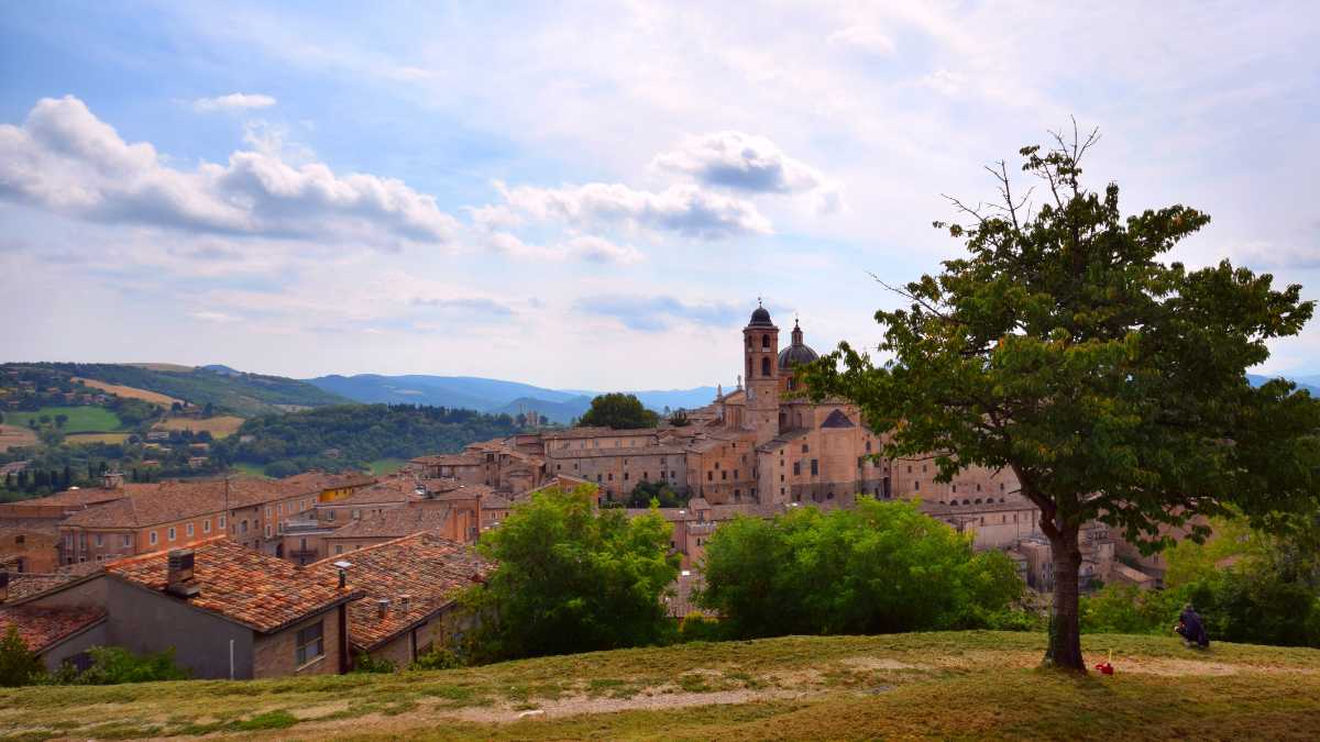 I migliori trekking vicino a Urbino: avventure nel cuore delle Marche