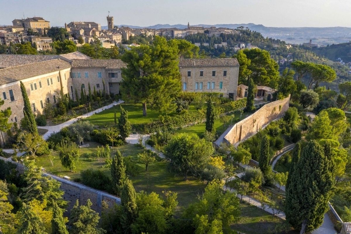 Panorama di Recanati con il Colle dell'Infinito e il Palazzo di Giacomo Leopardi