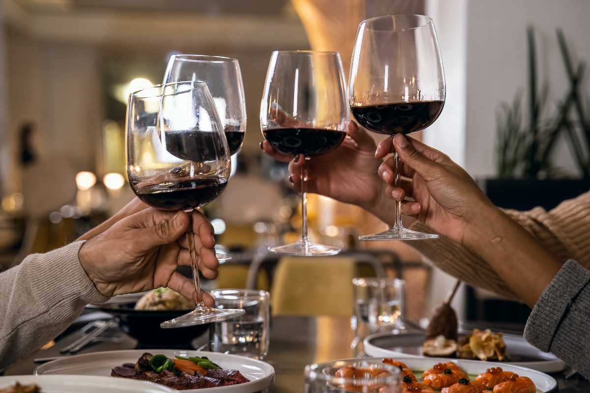 Scorcio panoramico di Fermo, evidenziando elementi della cucina locale