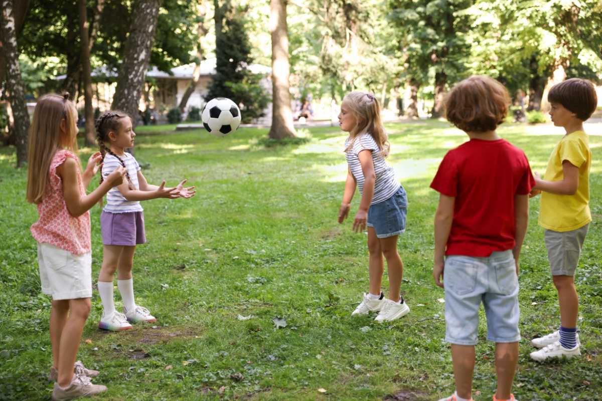 Bambini che giocano in un parco di Fermo