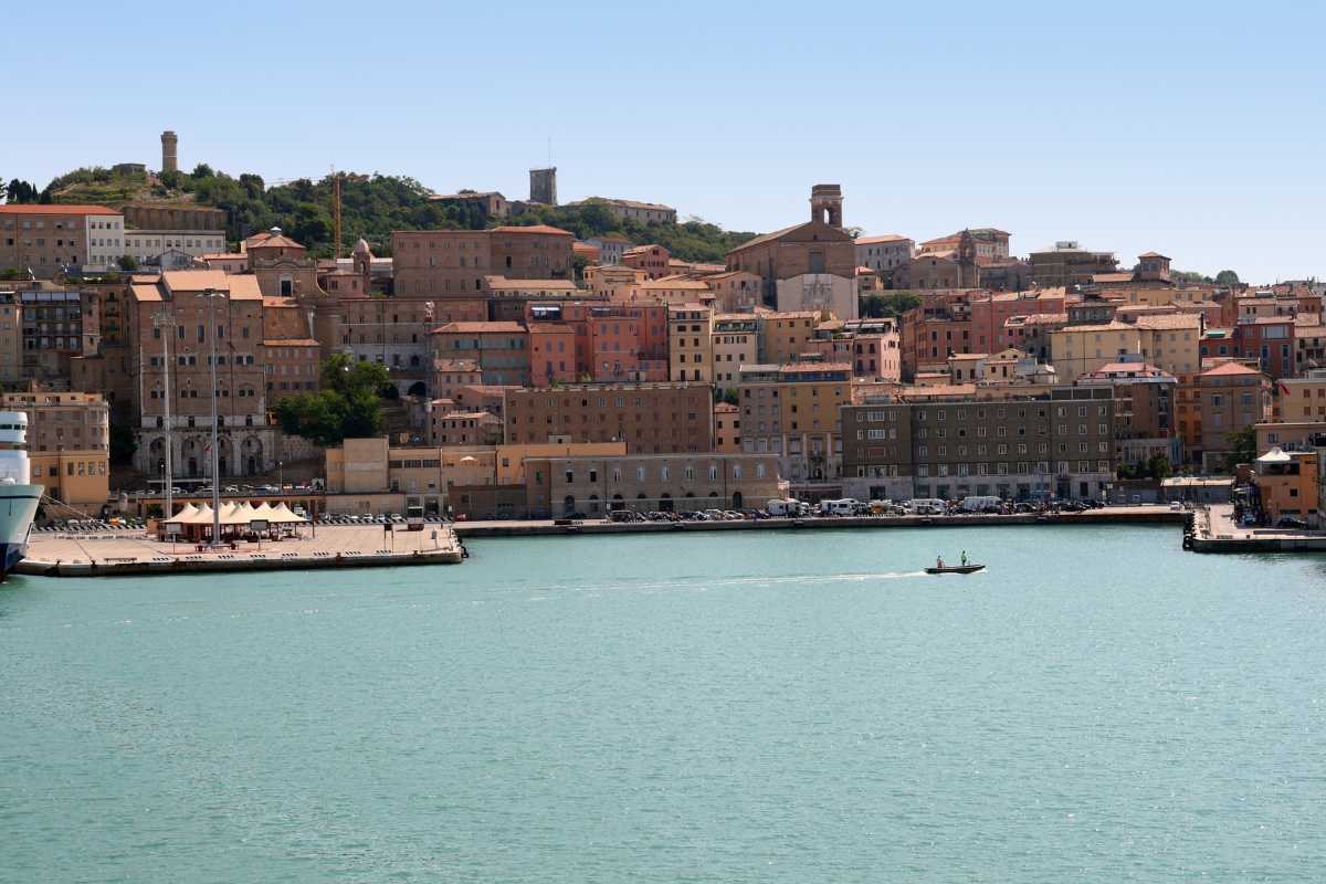Autobus in partenza dal terminal di Ancona