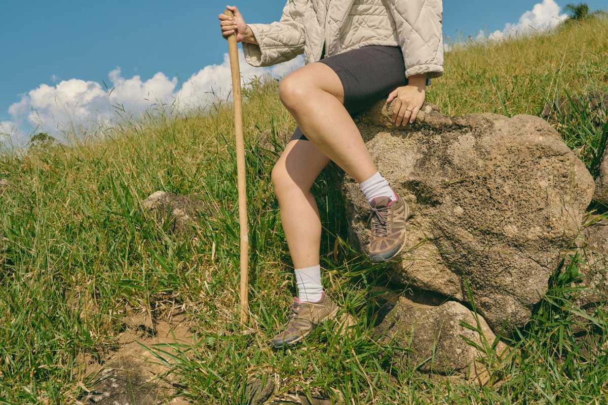 Escursionisti che godono di un panorama sui Sibillini