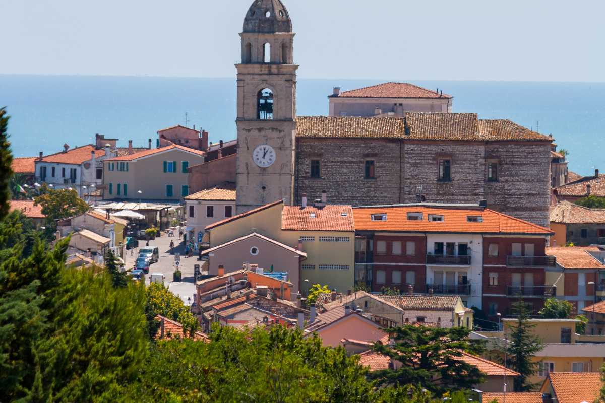 Escursione nei sentieri del Parco del Conero con vista sulla costa