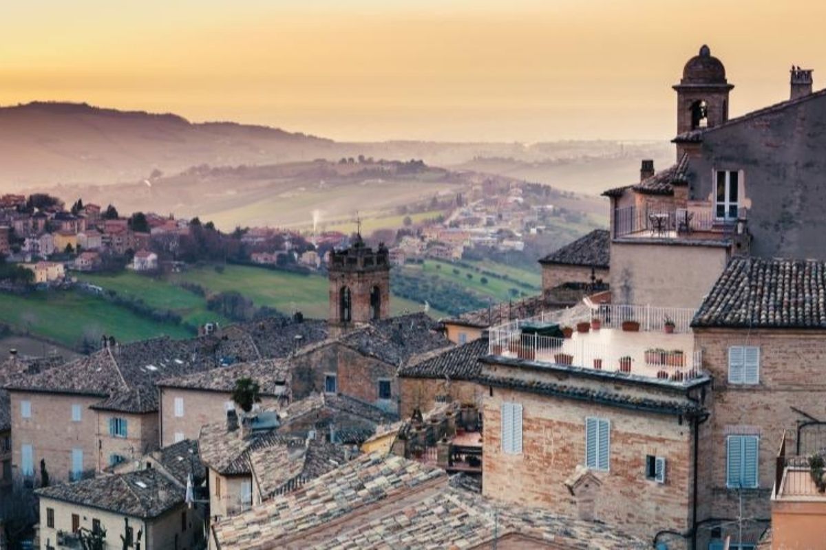 Vista panoramica di Fermo con il Duomo e il centro storico sul colle Sabulo